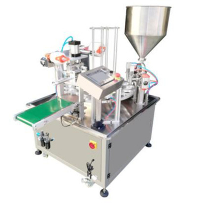Material de embalagem de plástico 2000BPH Máquina de enchimento e vedação de suco de taça rotativa automática completa