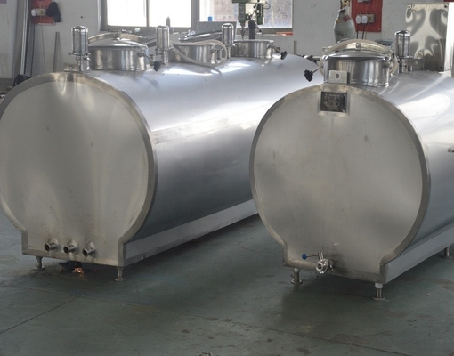 Caminhão-tanque de transporte de leite de aço inoxidável de 1500L para serviço de entrega de produtos lácteos