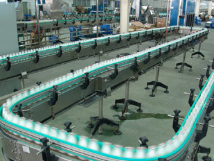 Linha de engarrafamento de água de produção 3000b/h com tamanhos de garrafas personalizados em alta demanda