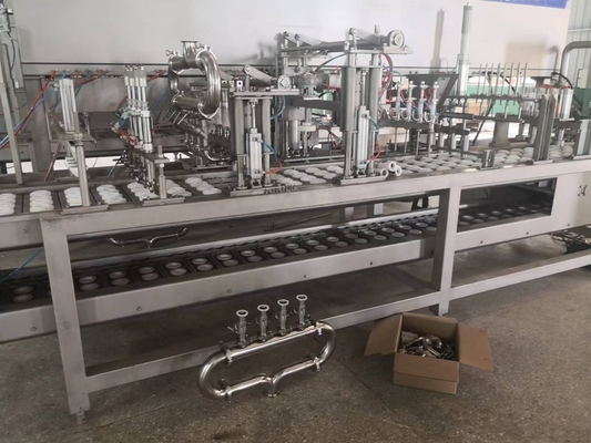 Máquina de enchimento e vedação de sorvetes de taça de waffle de 4 linhas com design fácil de usar