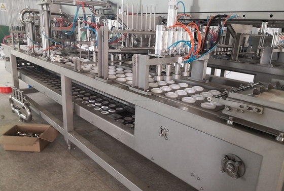 Máquina de enchimento e vedação de sorvetes de taça de waffle de 4 linhas com design fácil de usar