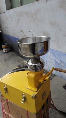 Separador elétrico de creme de leite de pequena escala de 100 L/H com capacidade de 9 kg e recipiente de separação