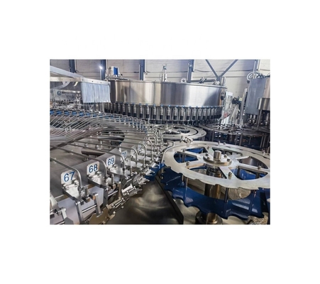 Fabrica de engarrafamento de cerveja com a vantagem de operar uma máquina de enchimento constante