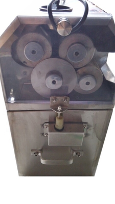 Tipo de luxo SUS304 Material 4 Máquina de extração de sumo de cana de açúcar 380*370*750mm