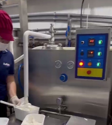 Máquina de congelação de gelados totalmente automática de 600L/H Compressor Bitzer para fábrica