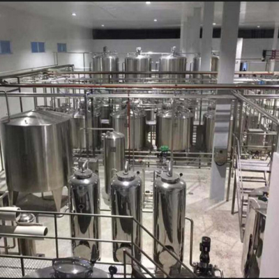 Instalação de processamento de leite de amêndoa totalmente automática de 3000 c/h com embalagens de lata de 250 ml e 330 ml