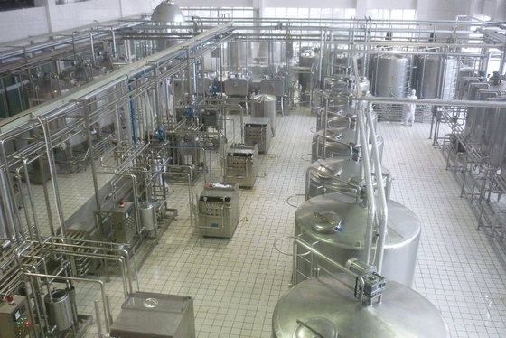 Instalação de processamento de leite de amêndoa totalmente automática de 3000 c/h com embalagens de lata de 250 ml e 330 ml