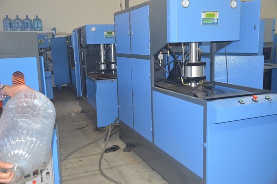 Máquina semi-automática de soprar garrafas de água de 5 litros Máquina de fazer garrafas para animais de estimação de 20 litros