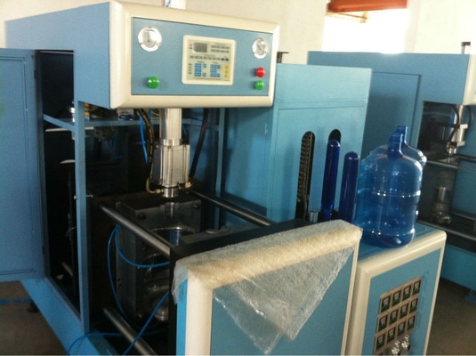 Máquina semi-automática de soprar garrafas de água de 5 litros Máquina de fazer garrafas para animais de estimação de 20 litros