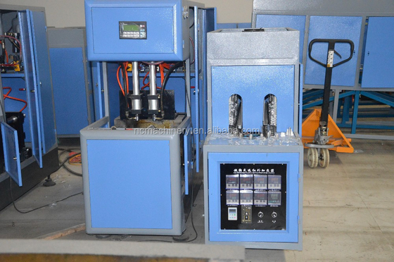 Equipamento automático de sopro de garrafas com força de aperto de 35 kN e altura máxima da garrafa de 380 mm