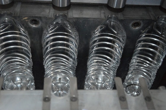 Estiramento de sopro moldagem automática de queda semi-automática 4 cavidade garrafa de água de refrigerante máquina de moldagem de sopro