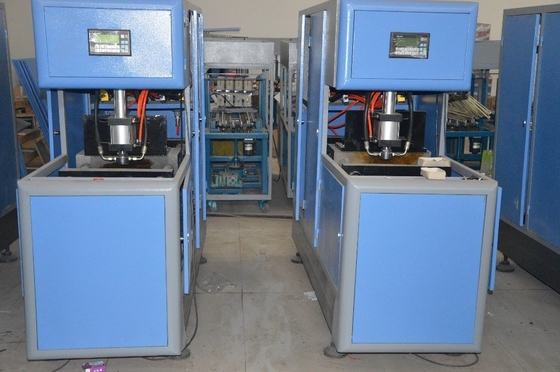 Máquina de moldagem por sopro de garrafas de PET de 6L semiautomática de 1250 kg para a indústria de embalagens de água