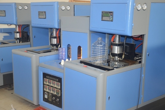 Máquina de moldagem por sopro de garrafas de PET de 6L semiautomática de 1250 kg para a indústria de embalagens de água
