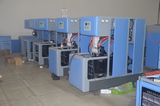 1250 KG Máquina de sopro de garrafas de PET semiautomática 2L aprovada pelo CE para requisitos do cliente