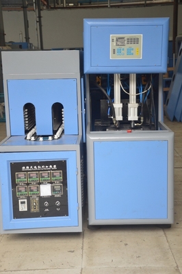 1250 KG Máquina de sopro de garrafas de PET semiautomática 2L aprovada pelo CE para requisitos do cliente