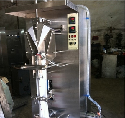 Máquina automática de enchimento de água de sachet de 2000 b/h com precisão de enchimento de 2200