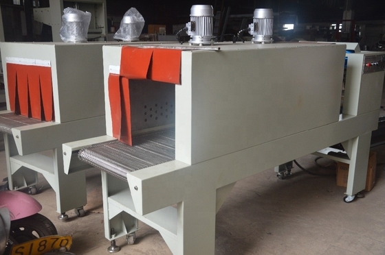 Máquina semi-automática de enrolar bebidas 2800*750*1550mm para garrafas de água mineral
