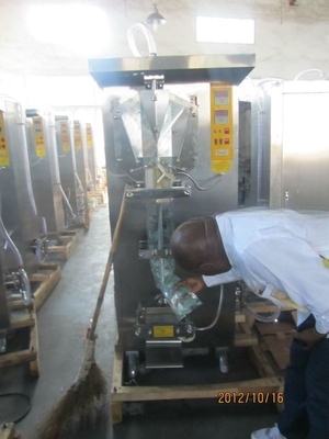 Máquina automática de embalagem de água para saquetes 2200b/h com codificador de fita e fotocélula