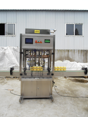 Máquina de enchimento e tampa de ketchup de tomate de garrafa linear de 2000BPH com automação completa