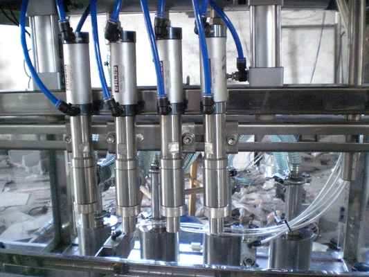 Máquina de enchimento e tampa de ketchup de tomate de garrafa linear de 2000BPH com automação completa