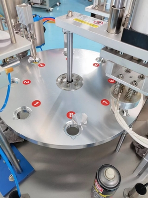 Máquina de preenchimento e vedação de suco de xícara rotativa de 2 buracos para linha de embalagem de 380 kg