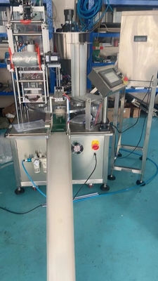 Máquina de preenchimento e vedação de suco de xícara rotativa de 2 buracos para linha de embalagem de 380 kg