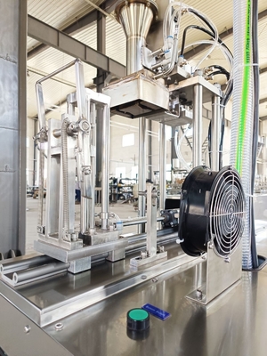 Máquina de embalagem e preenchimento de cartões de iogurte de 600BPH com precisão de preenchimento de 100%