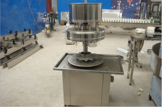 Embalagem de garrafas de plástico Tipo 12 Bocal Máquina de enchimento de garrafas de água semiautomática