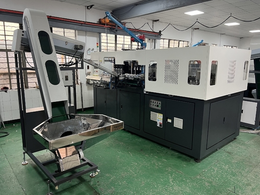 2800KG Full Auto 4 Cavidade Servo Motor Botela de Plástico Estiramento sopro máquina de moldagem para bebidas carbonatadas Linha de produção
