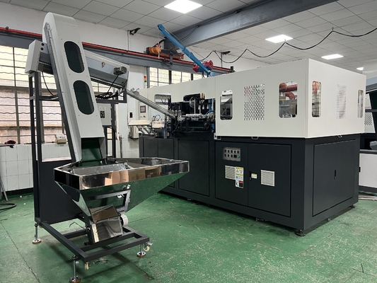 2800KG Full Auto 4 Cavidade Servo Motor Botela de Plástico Estiramento sopro máquina de moldagem para bebidas carbonatadas Linha de produção