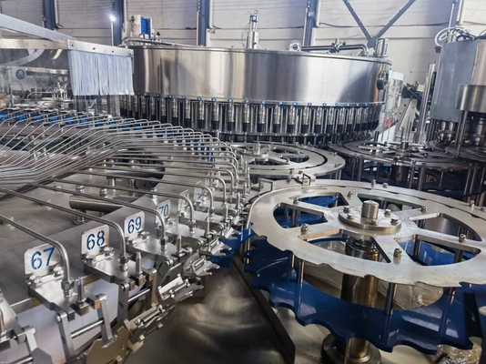 Máquina de enchimento de linha de produção de bebidas de água para enchimento suave e preciso