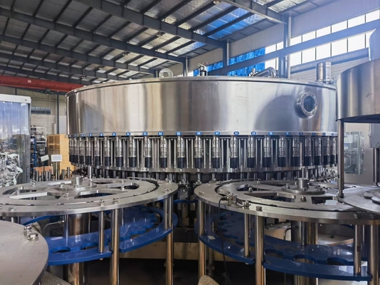 Máquina de enchimento de linha de produção de bebidas de água para enchimento suave e preciso