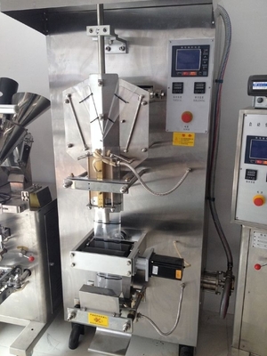 Função de vedação 2000BPH Máquina de produção de água de sachet para uso comercial