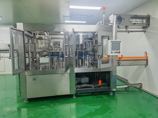 Máquina de enchimento de suco de água para bebidas de 18 cabeças 7000BPH para produção fácil de operar