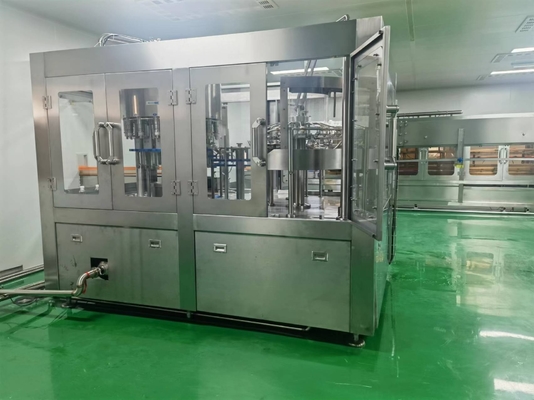 18 cabeças Máquina de enchimento de água potável com e produção de até 72 garrafas por hora